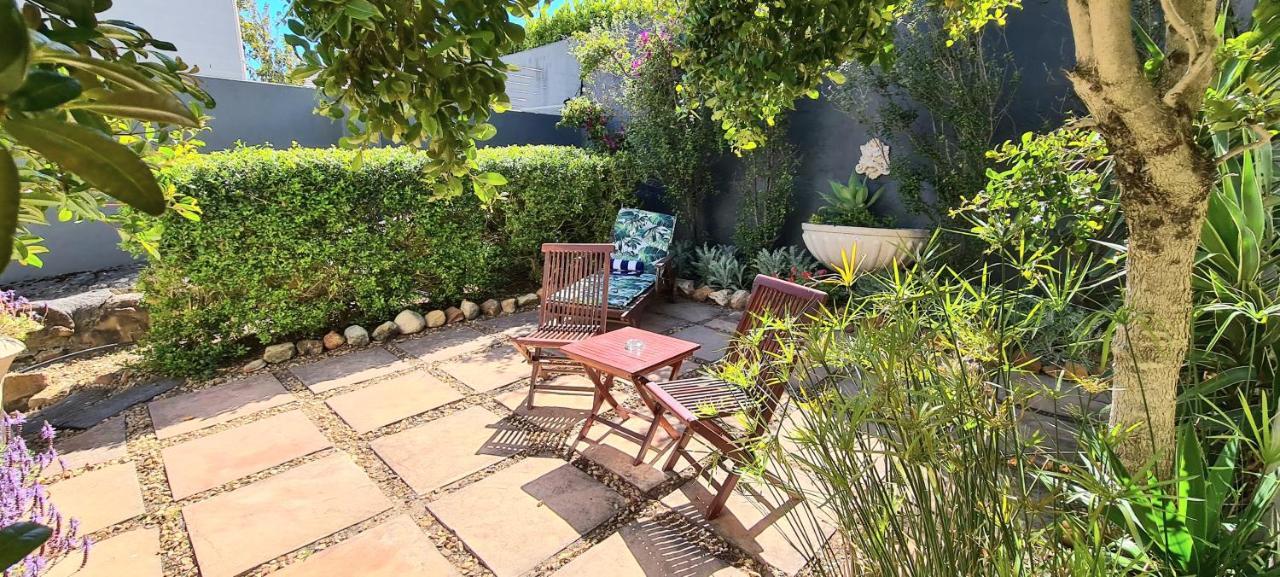 Finchley Guesthouse In Camps Bay Cidade Do Cabo Exterior foto