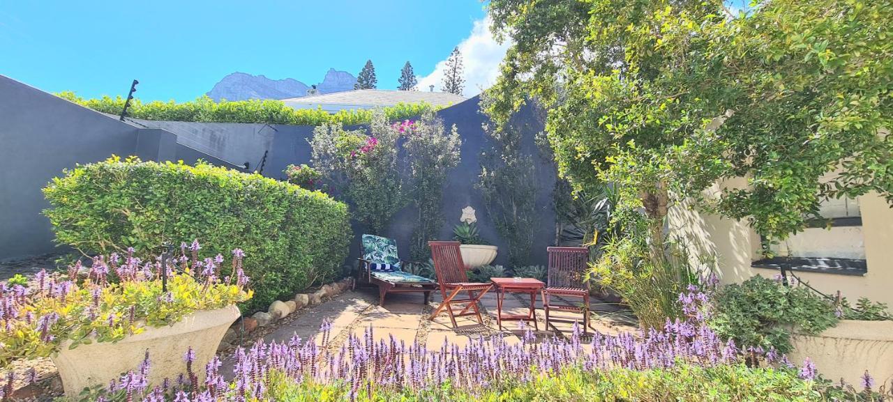 Finchley Guesthouse In Camps Bay Cidade Do Cabo Exterior foto