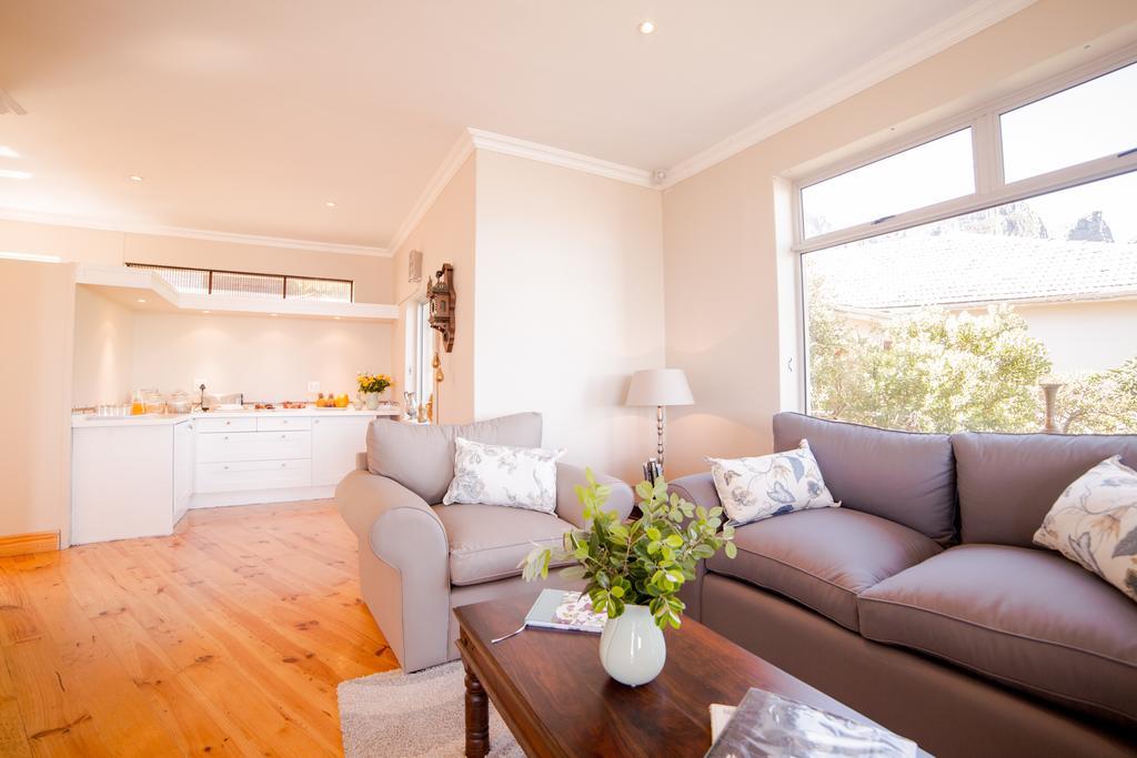 Finchley Guesthouse In Camps Bay Cidade Do Cabo Exterior foto